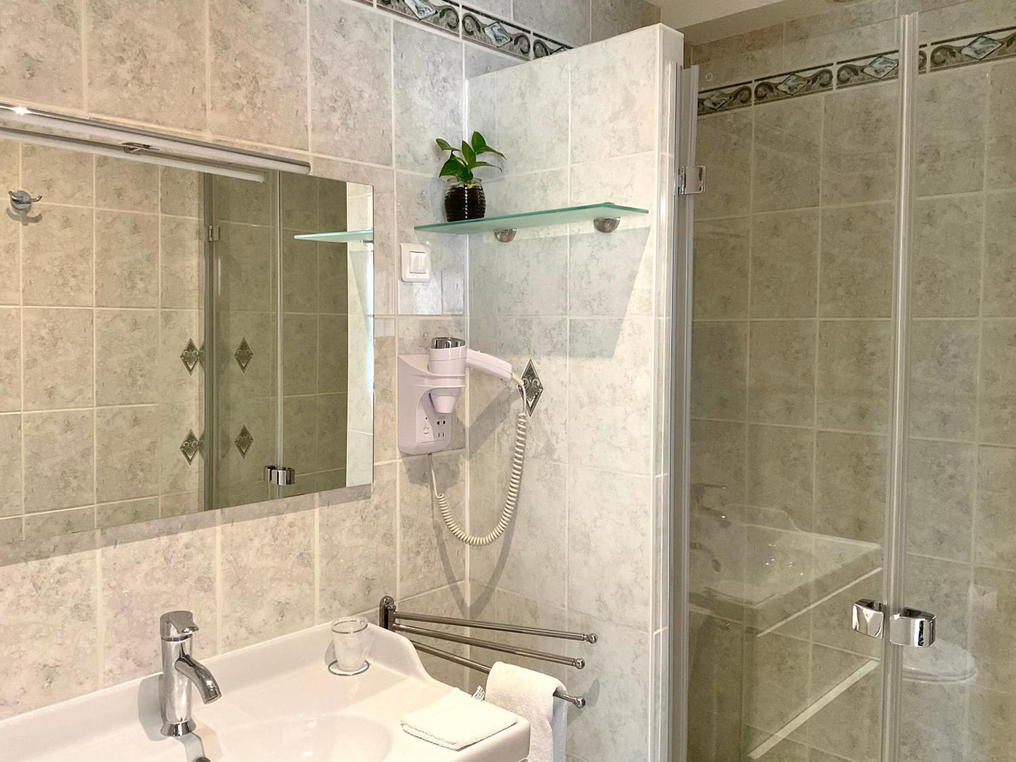 Chambres D'Hotes Les Noisetiers Дин Ле Бен Екстериор снимка
